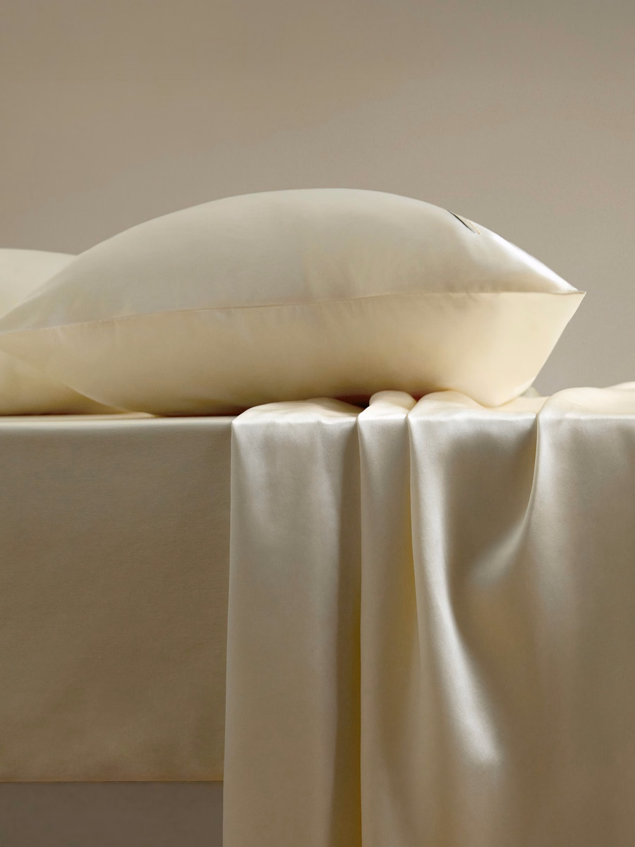 Lily Geborduurde Zijde Fitted Sheet Set