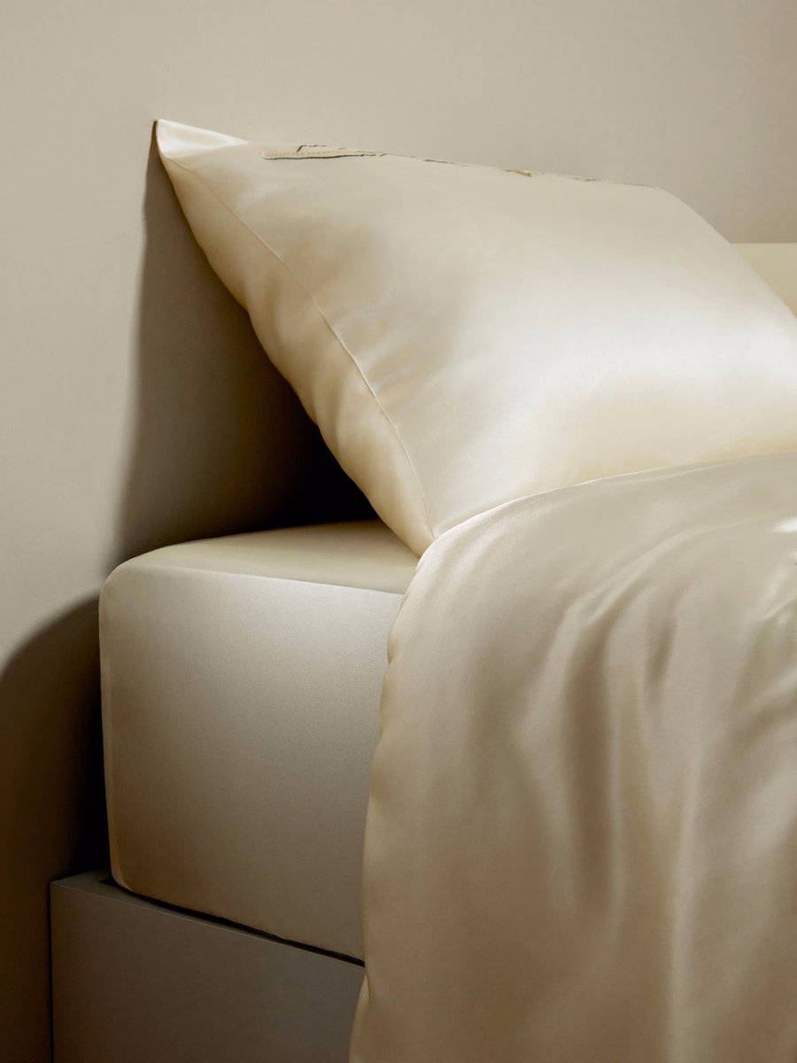 Lily Geborduurde Zijde Fitted Sheet Set