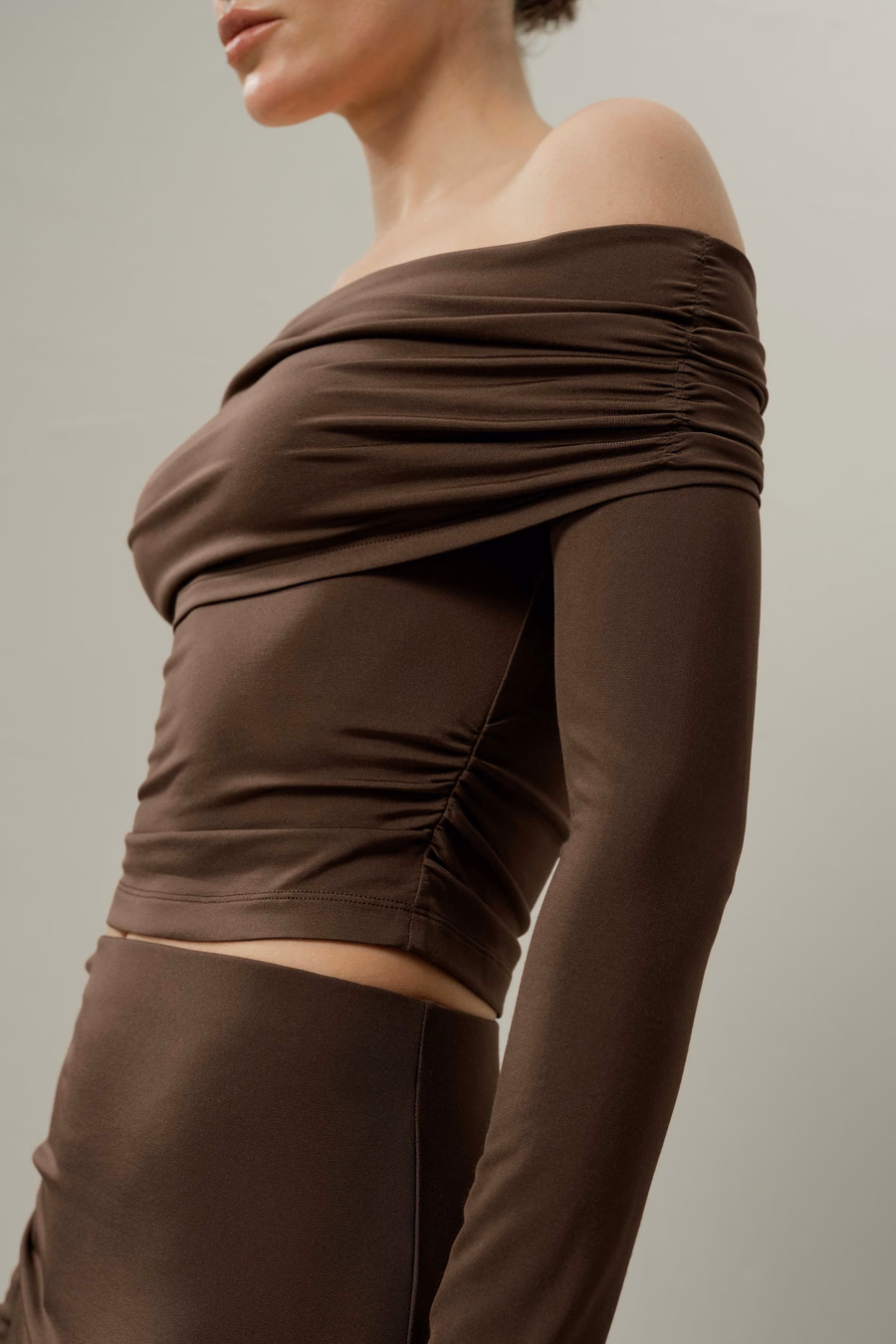 Silk Breeze Jersey Off-Shoulder Lange Mouwen Top
