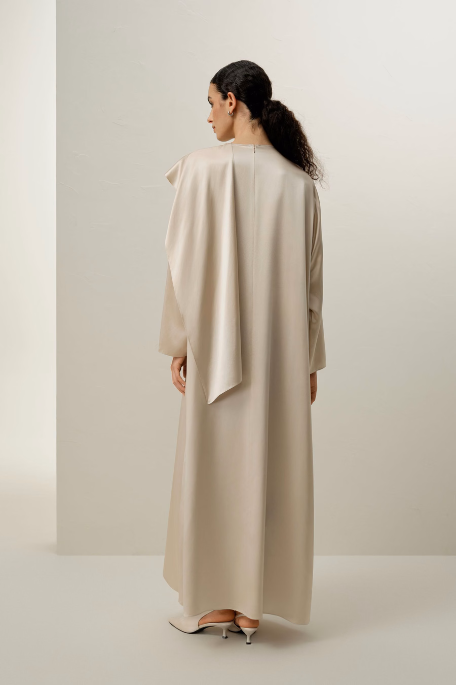 zijde charmeuse asymmetrische maxijurk