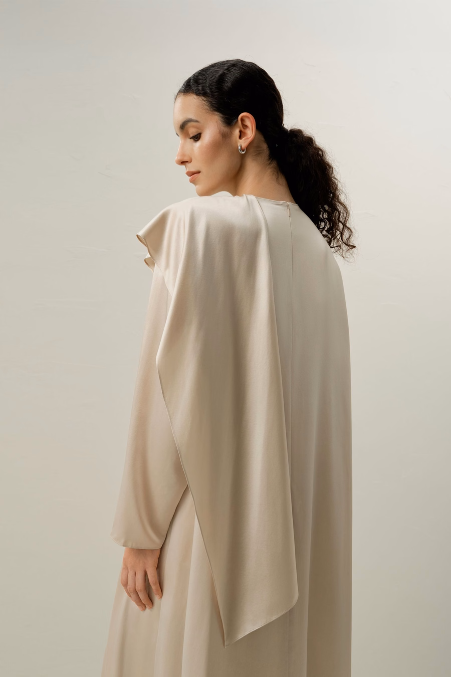 zijde charmeuse asymmetrische maxijurk