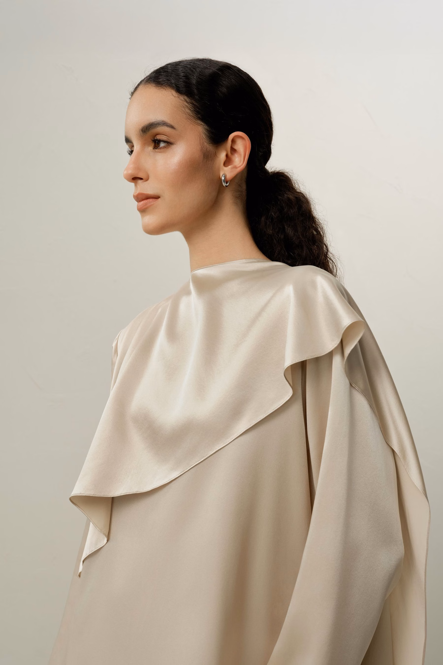 zijde charmeuse asymmetrische maxijurk
