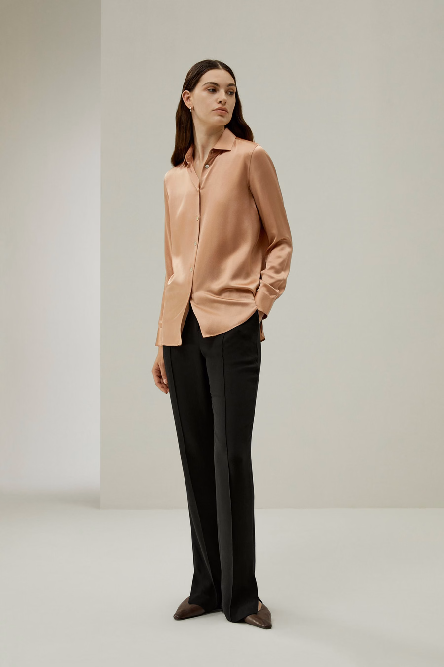 Minimalistische Placket Zijde Blouse met Schelp Knopen