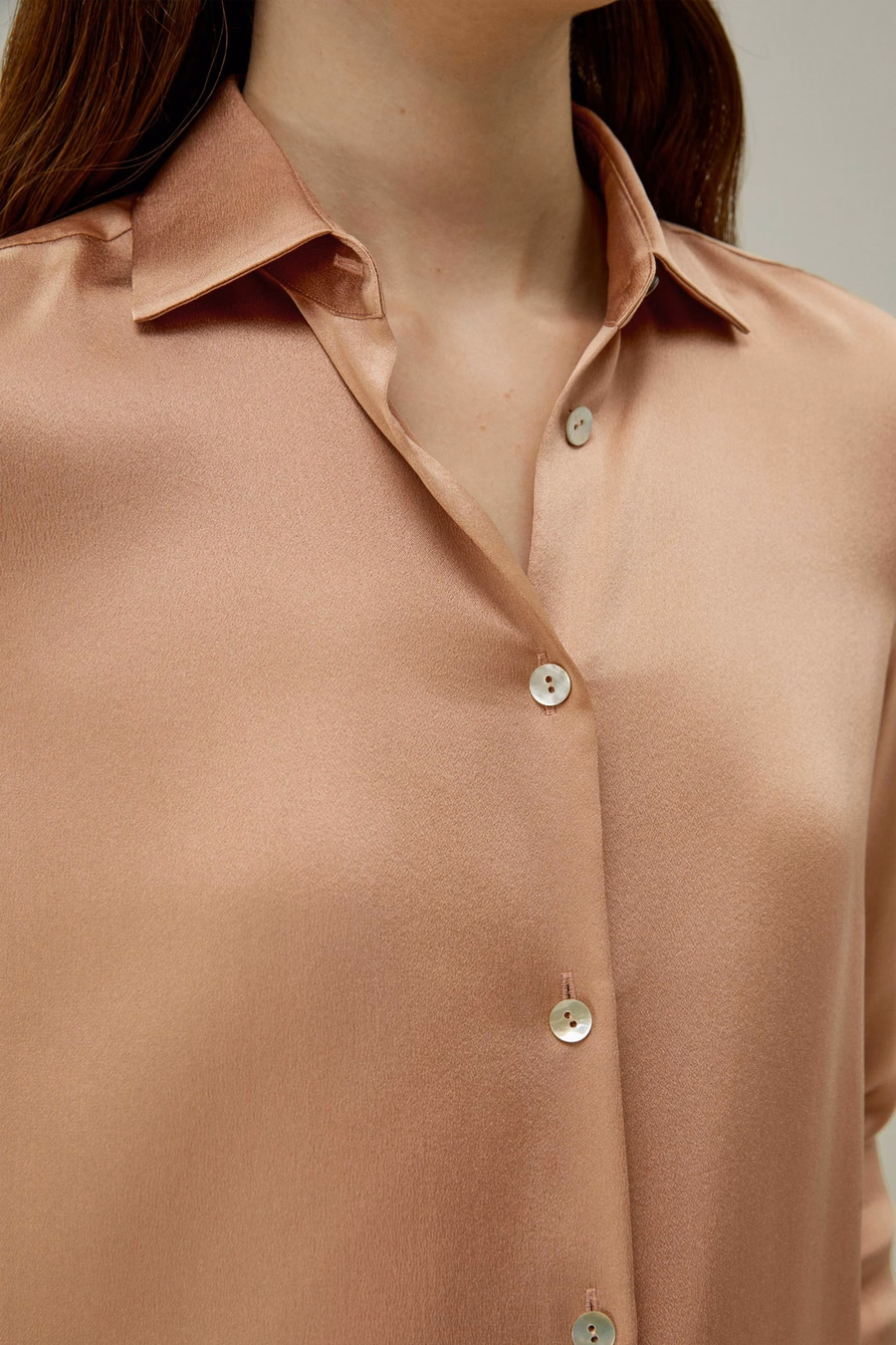 Minimalistische Placket Zijde Blouse met Schelp Knopen