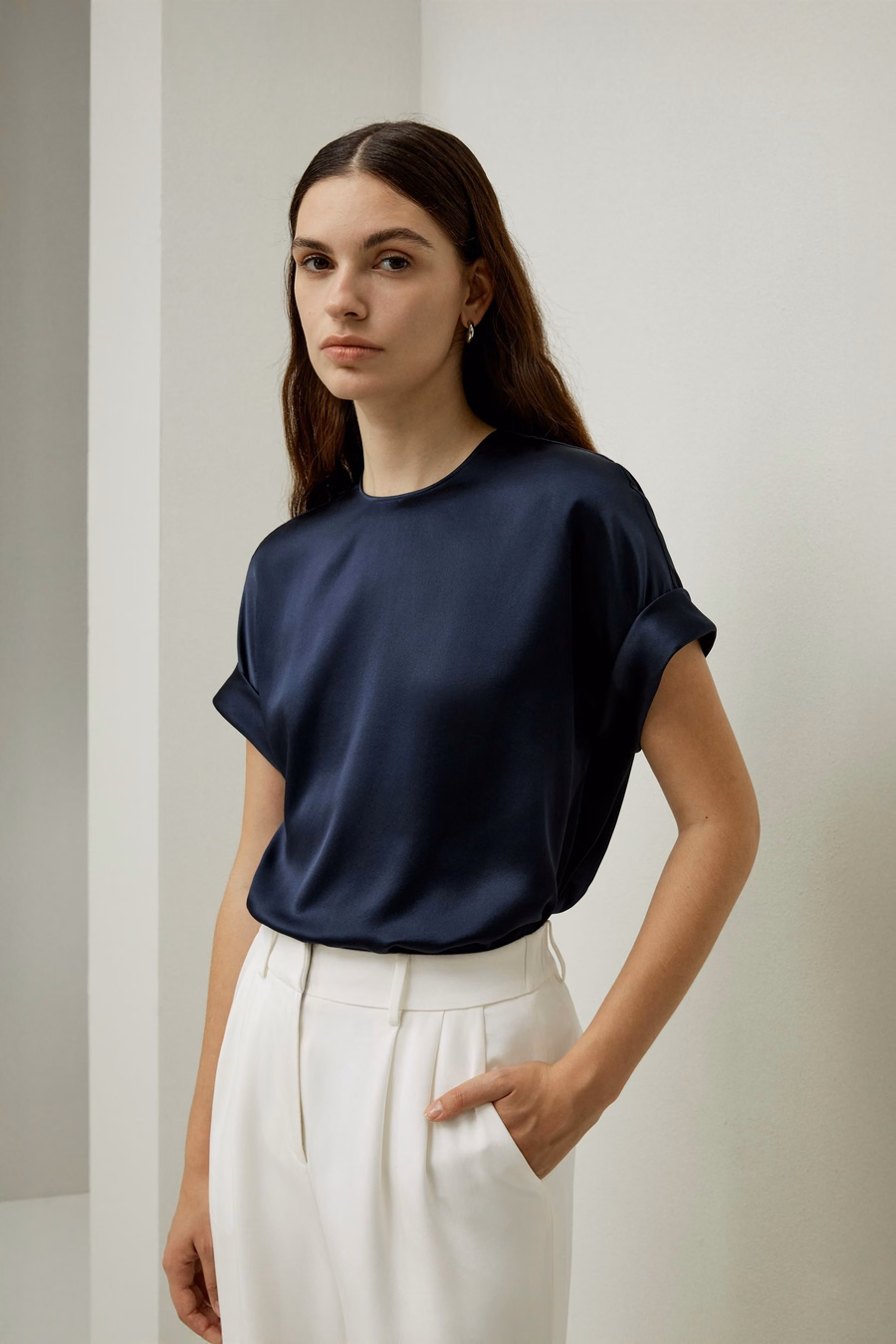 Oblique mouwen ronde hals zijde T-shirt