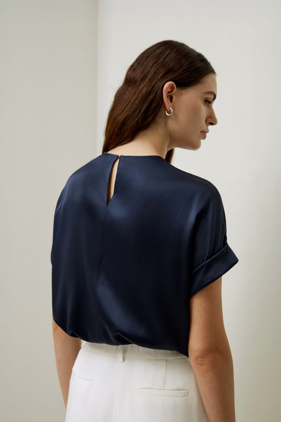 Oblique mouwen ronde hals zijde T-shirt