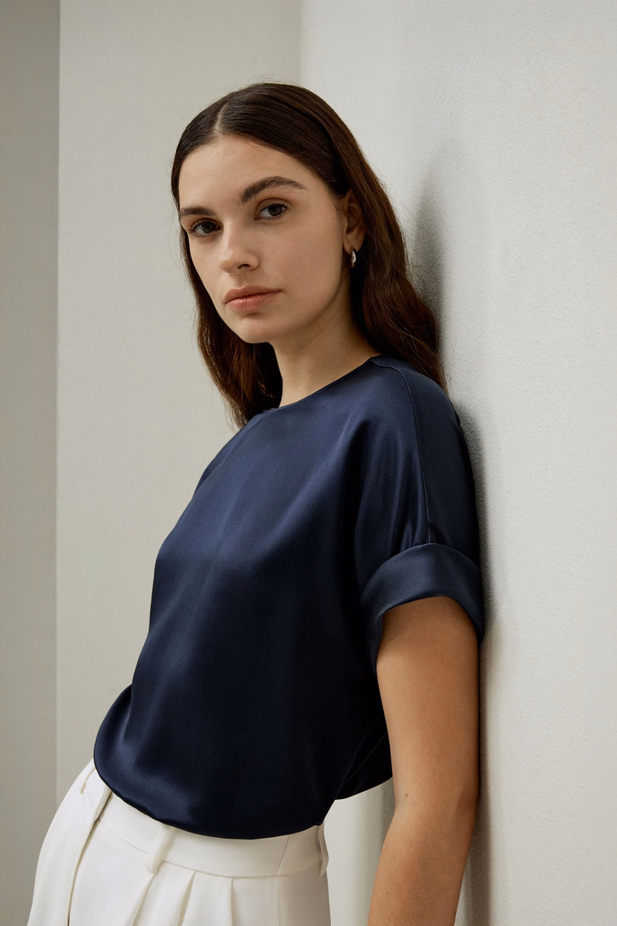 Oblique mouwen ronde hals zijde T-shirt