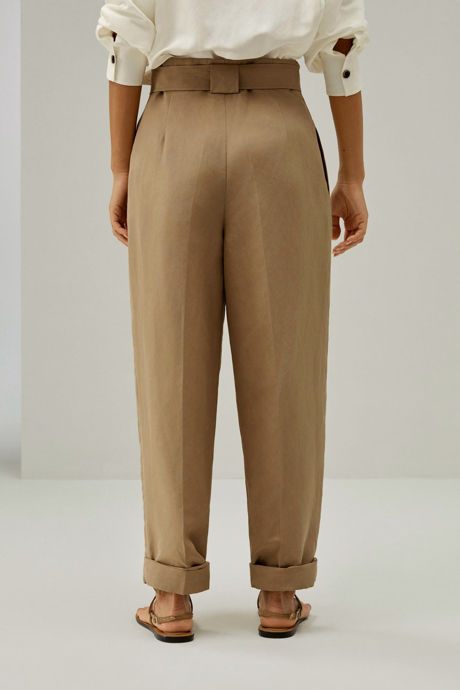 Atemende zijden-linnen tapered pants