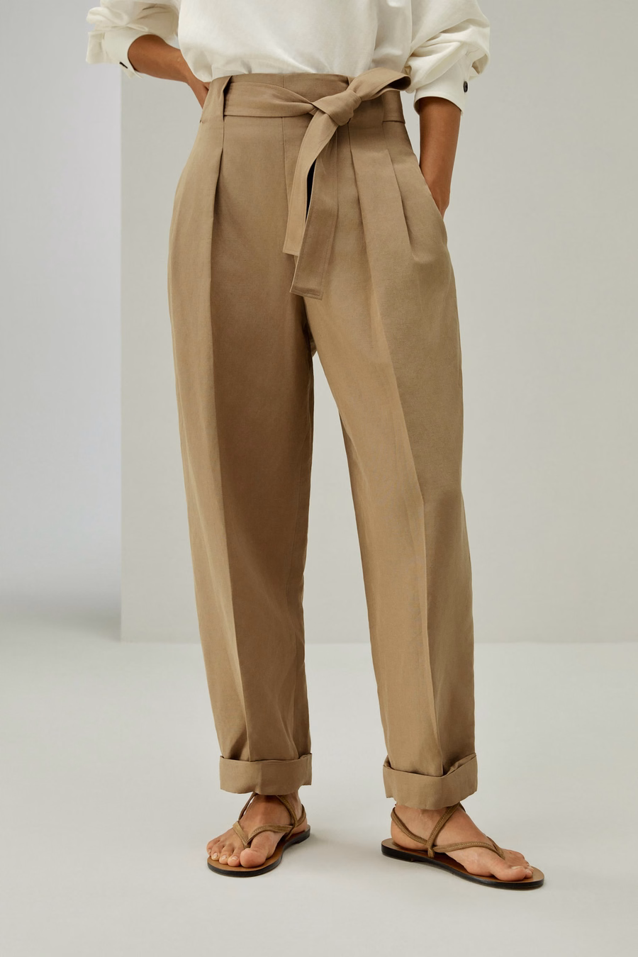 Atemende zijden-linnen tapered pants