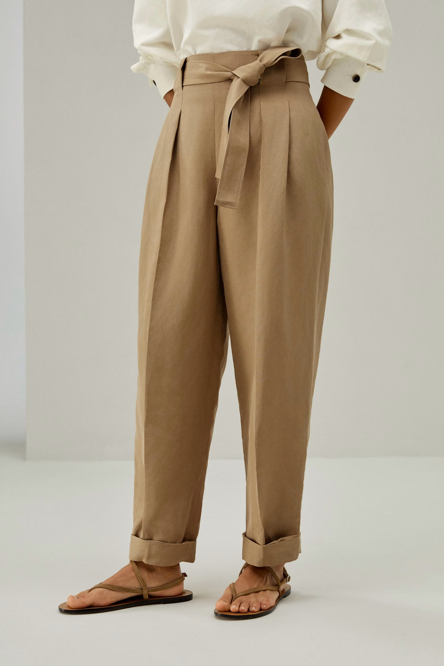 Atemende zijden-linnen tapered pants