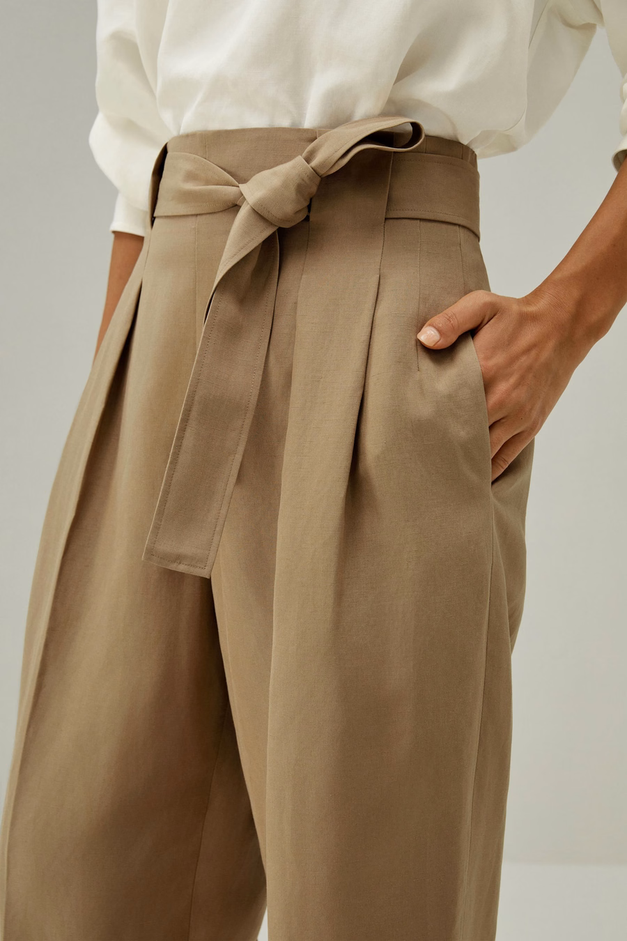 Atemende zijden-linnen tapered pants
