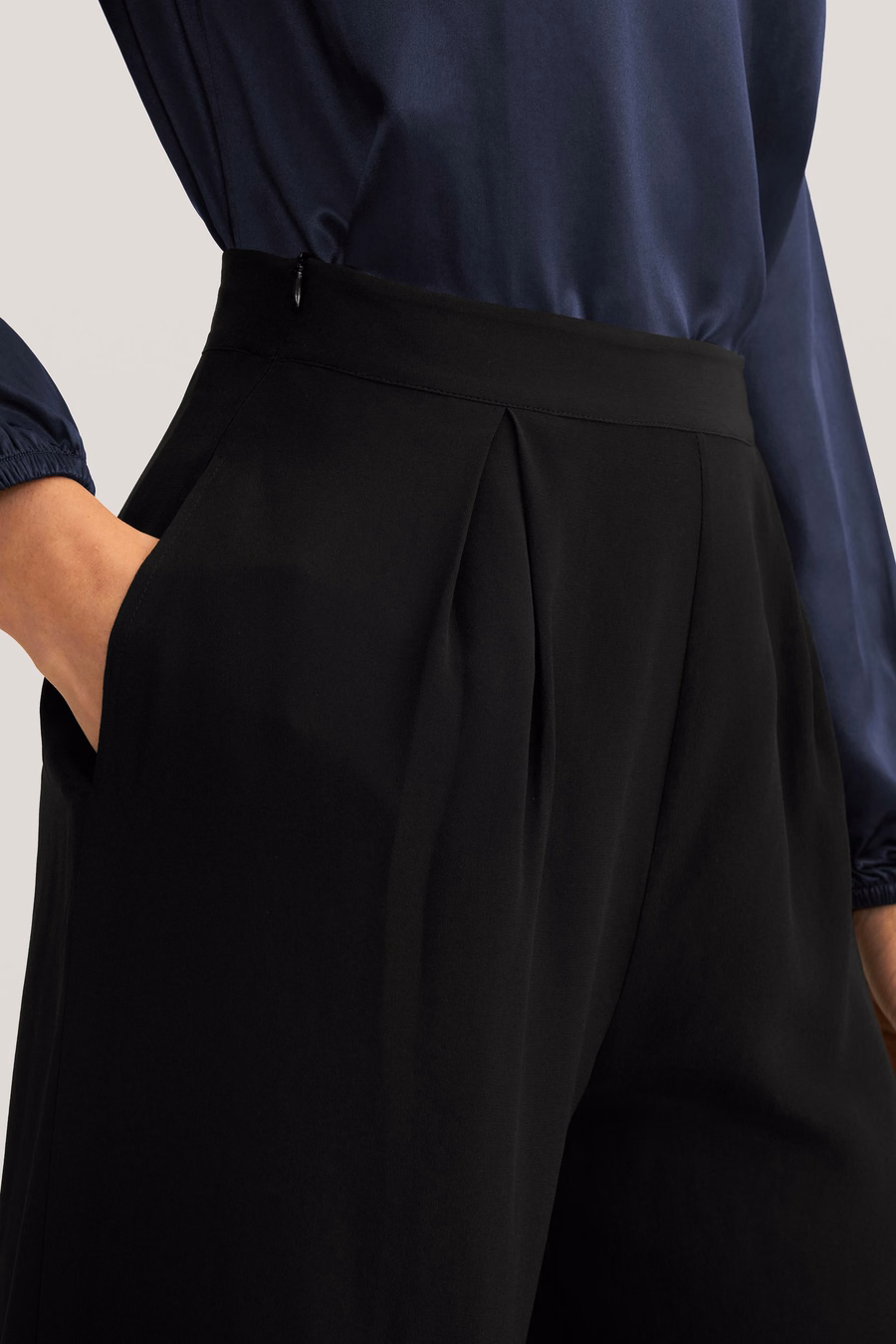 Smooth Silk Wide Leg Cropped Pants