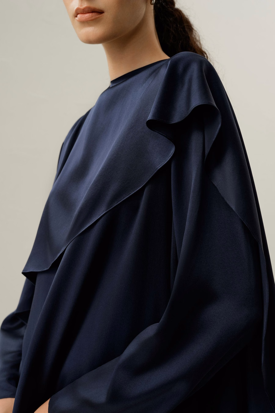 zijde charmeuse asymmetrische maxijurk