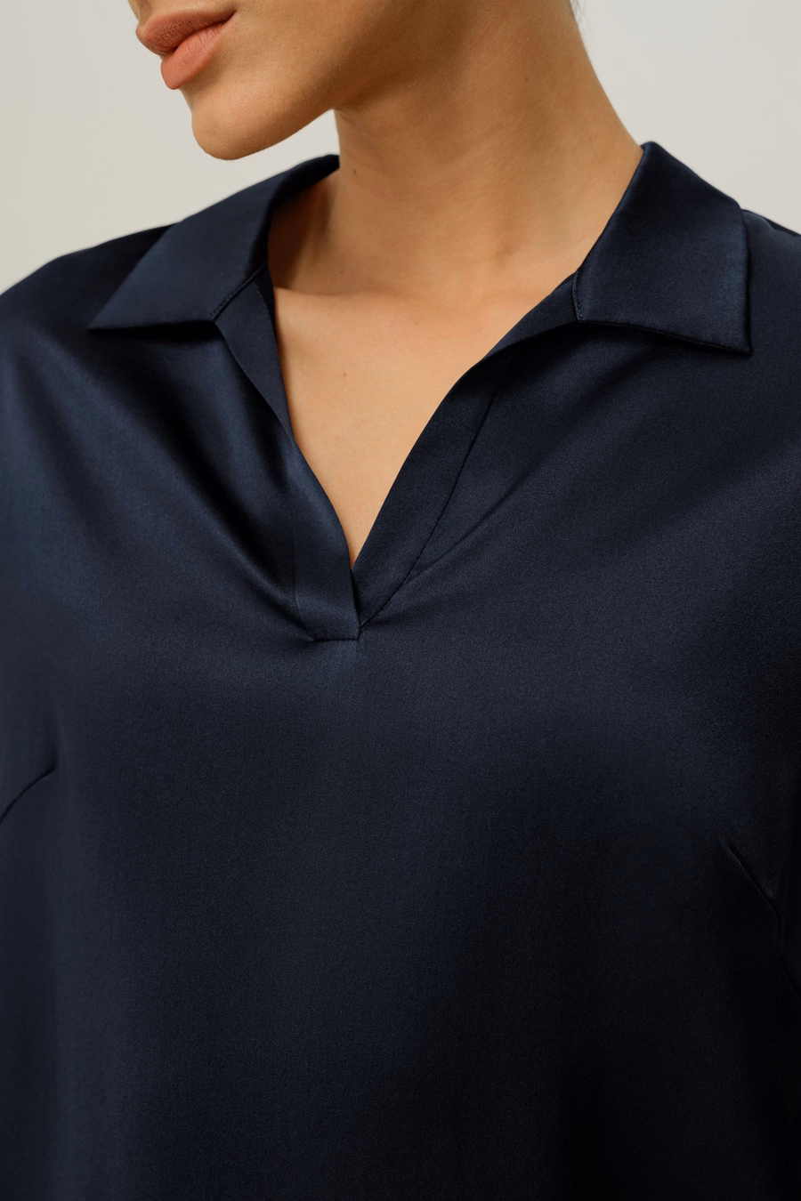 Wasbare zijde charmeuse polo top