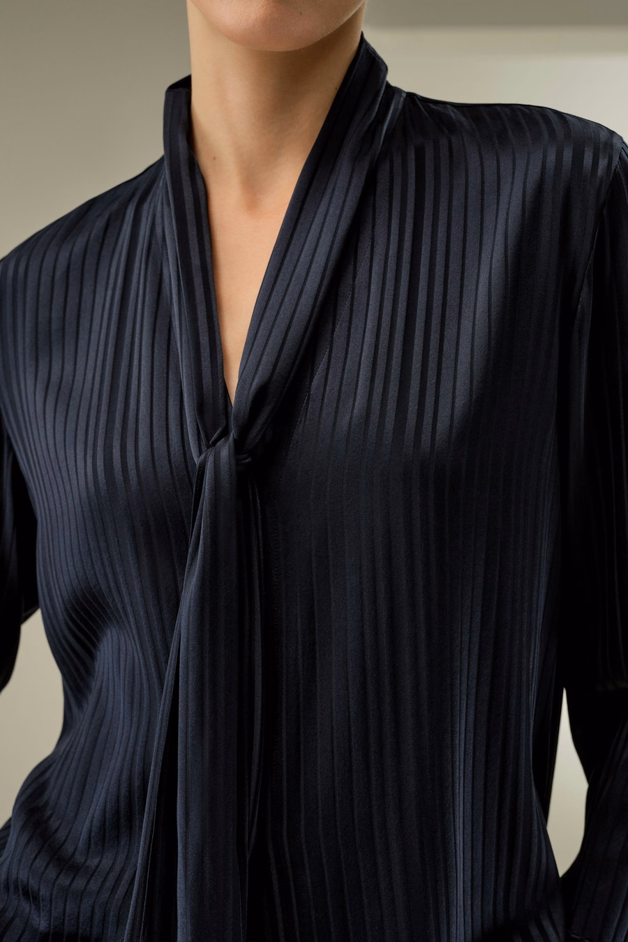 Seidenblouse met een afneembare strik