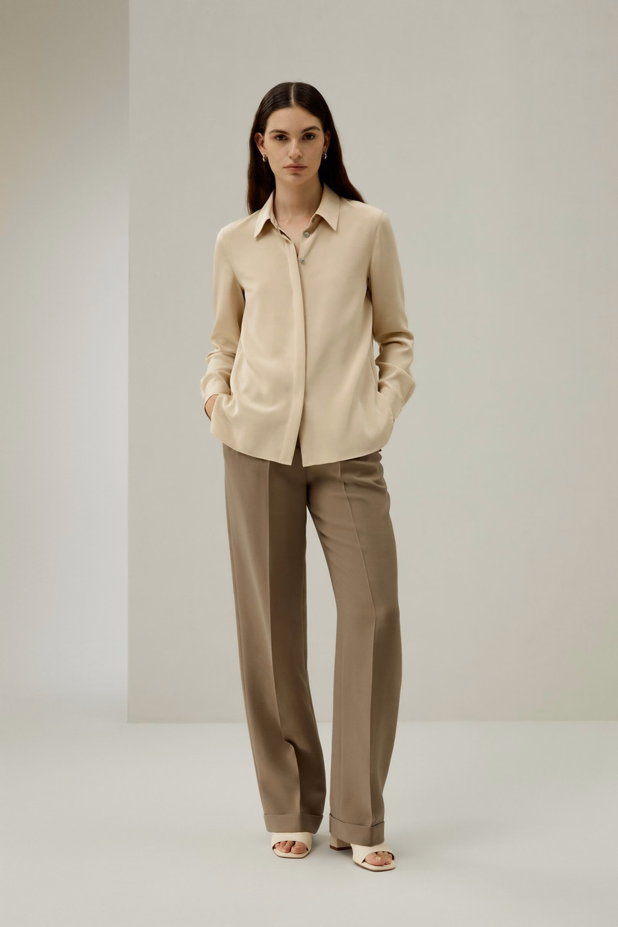 Gracieuze Knop-Up Zijde Blouse