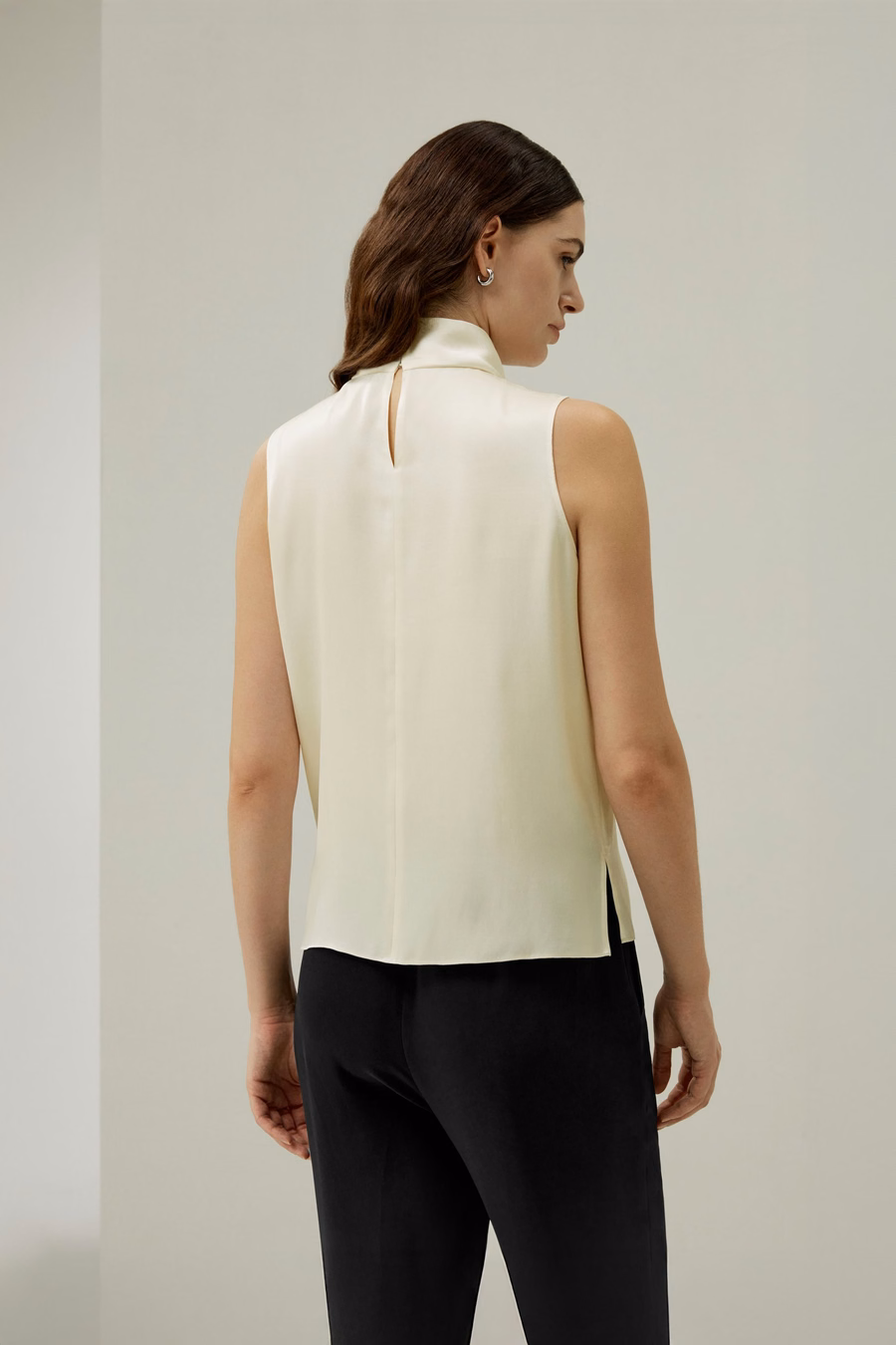Asymmetrische mouwloze trui met kraag