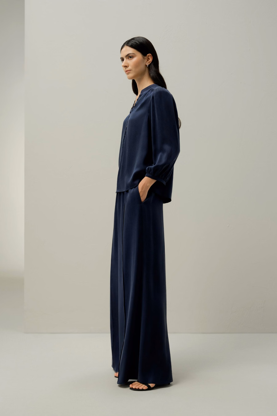 Silk Suede V-Neck Boulse