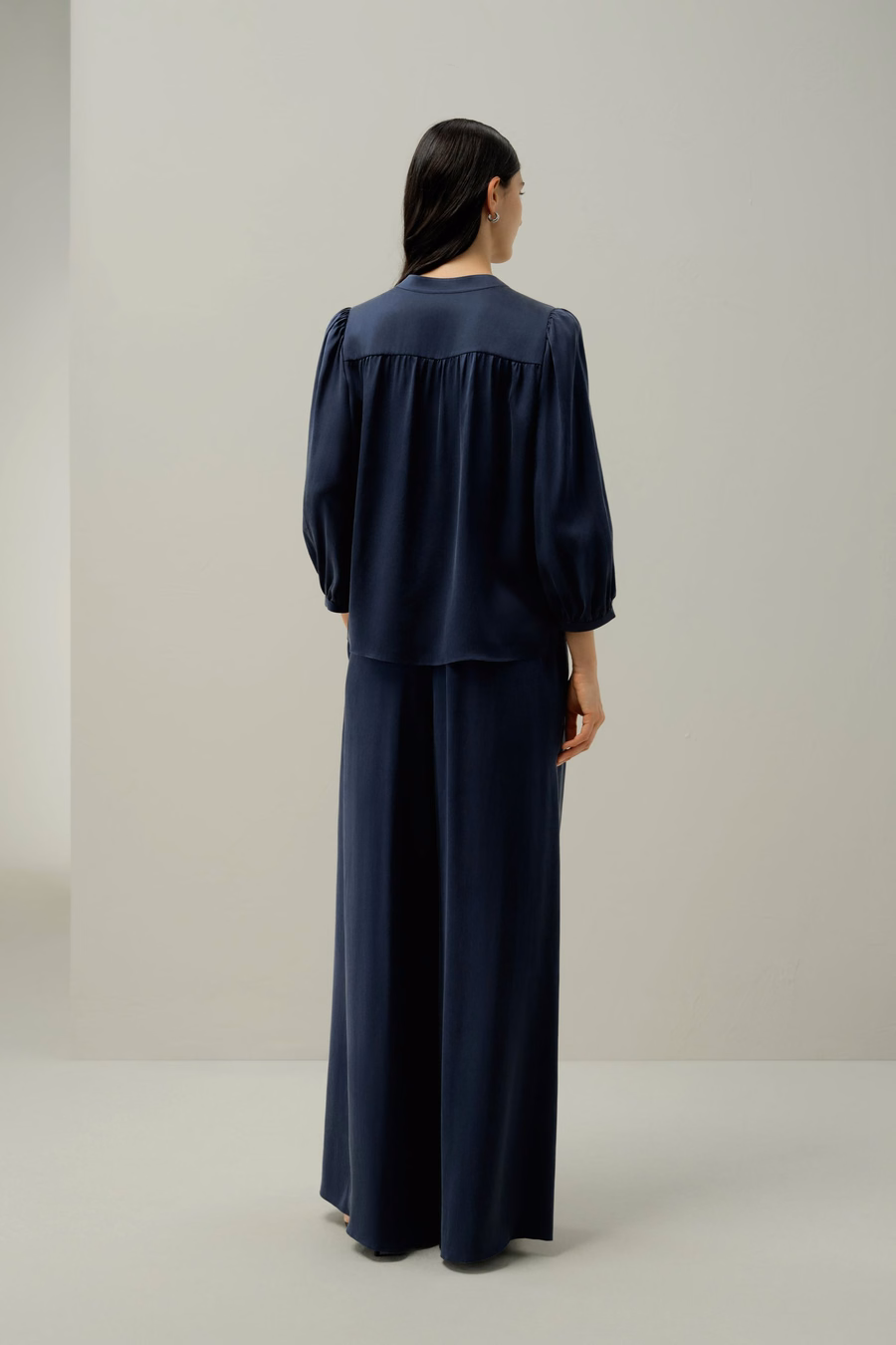 Silk Suede V-Neck Boulse