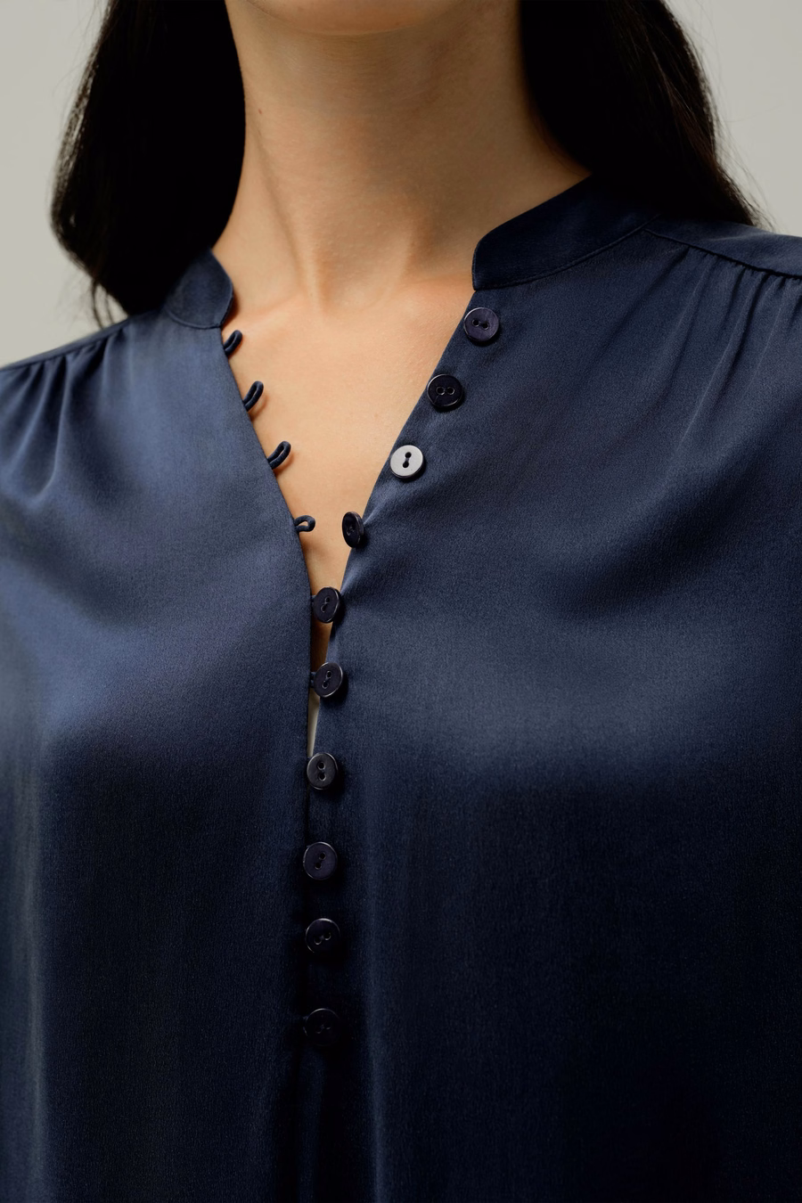 Silk Suede V-Neck Boulse