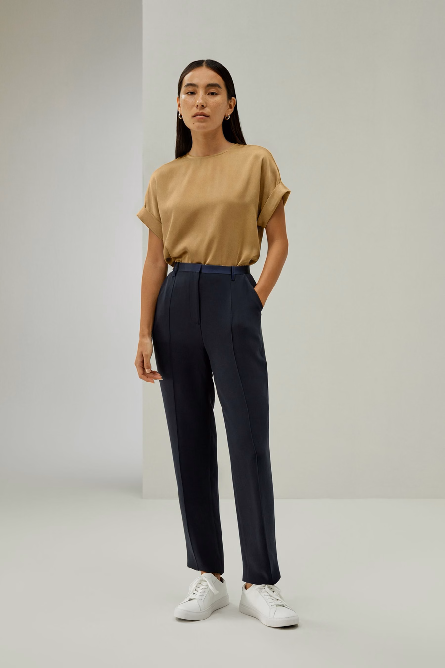 Oblique mouwen ronde hals zijde T-shirt