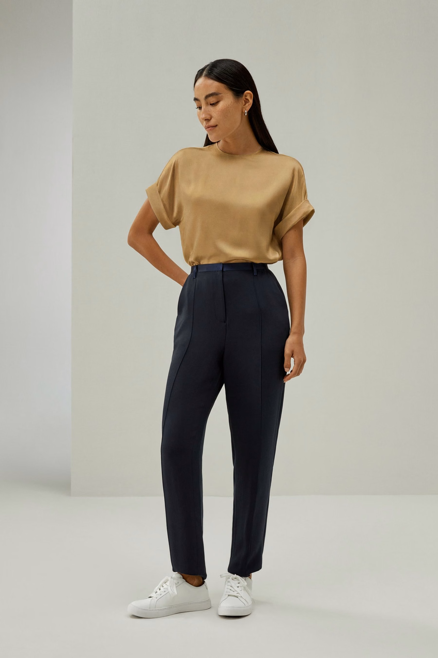 Oblique mouwen ronde hals zijde T-shirt