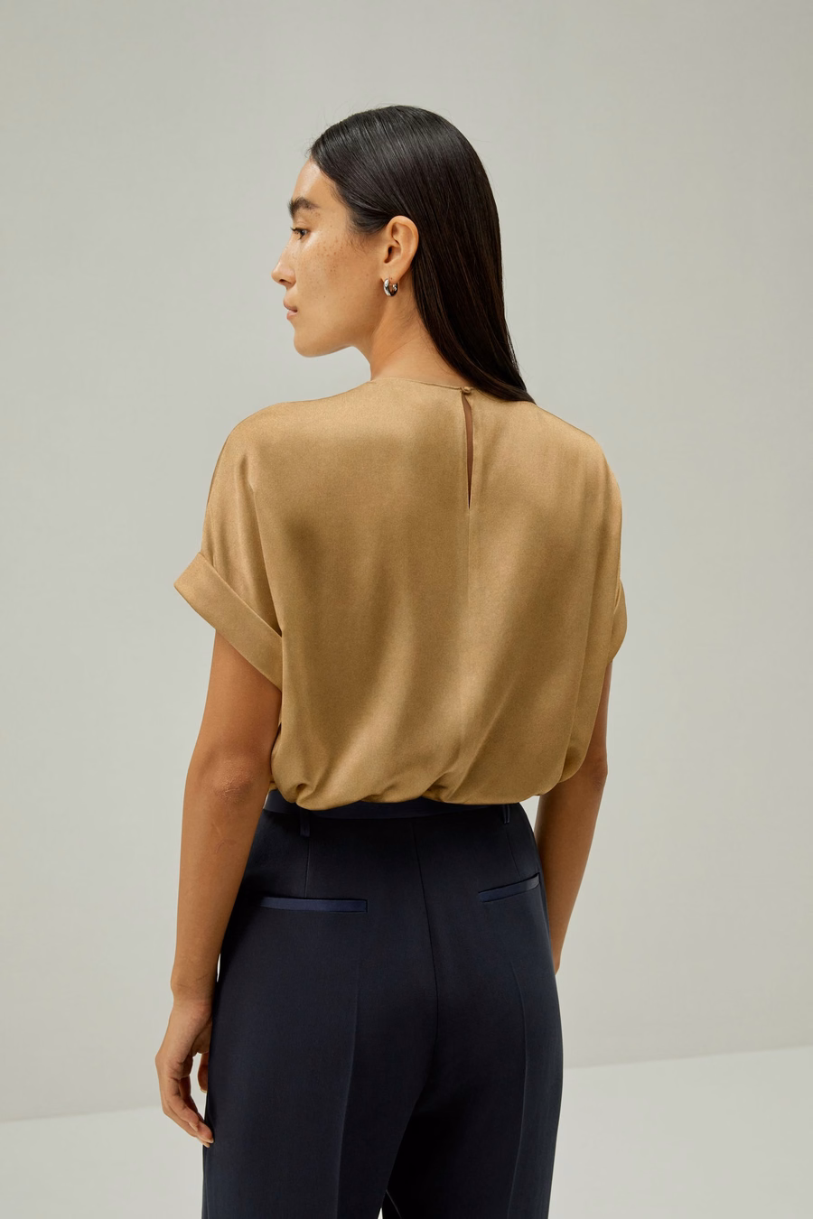 Oblique mouwen ronde hals zijde T-shirt