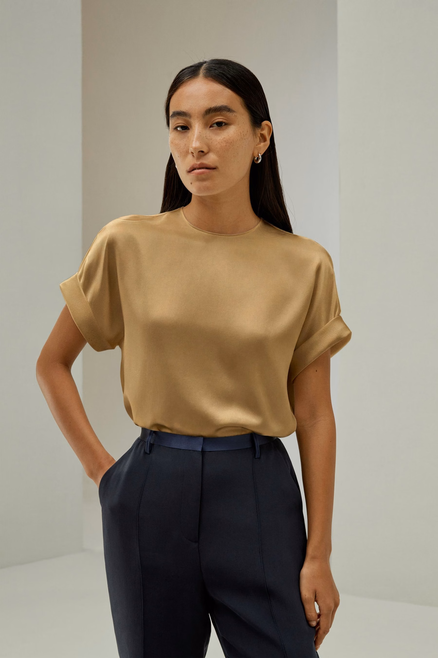 Oblique mouwen ronde hals zijde T-shirt