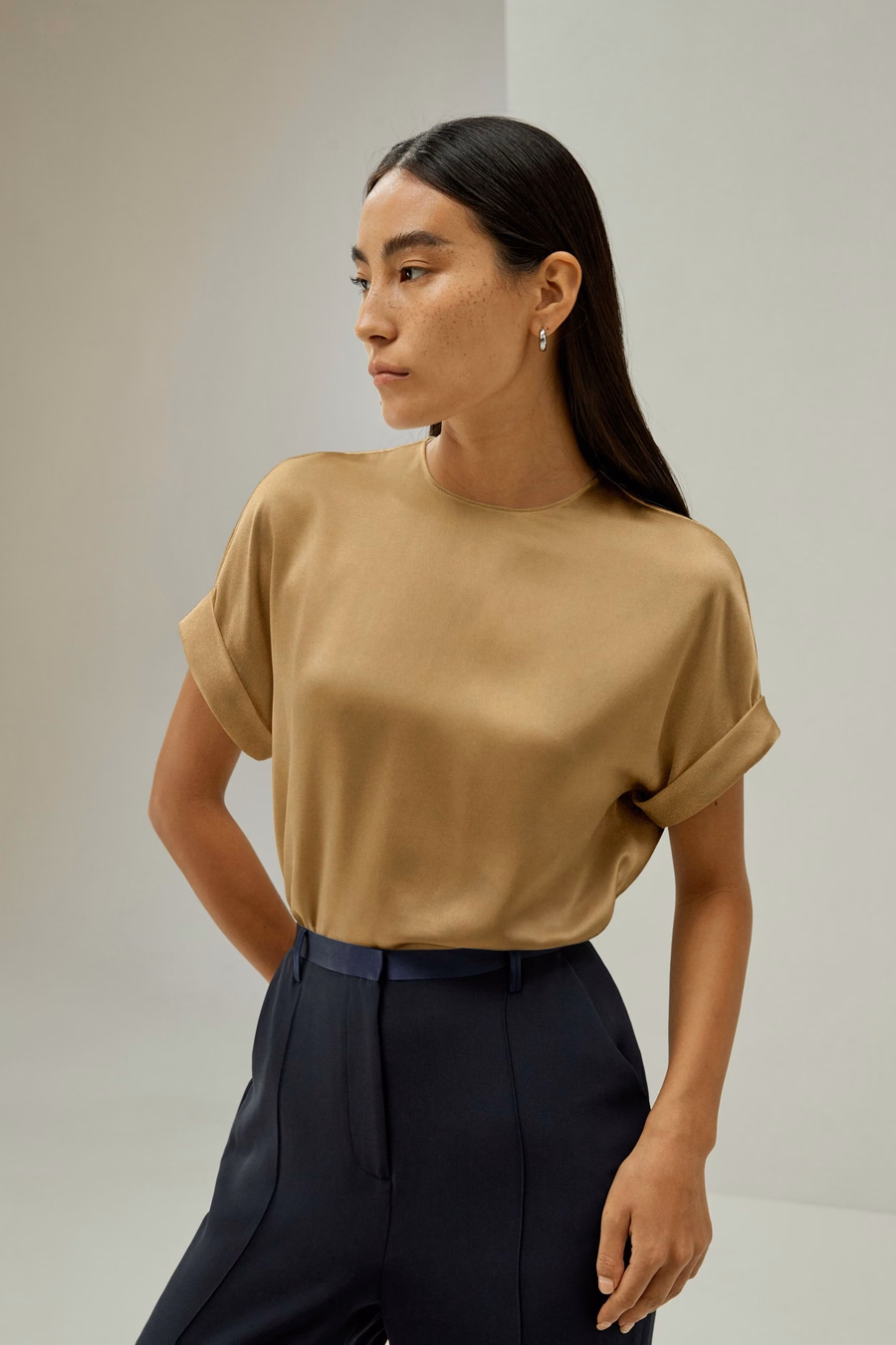 Oblique mouwen ronde hals zijde T-shirt