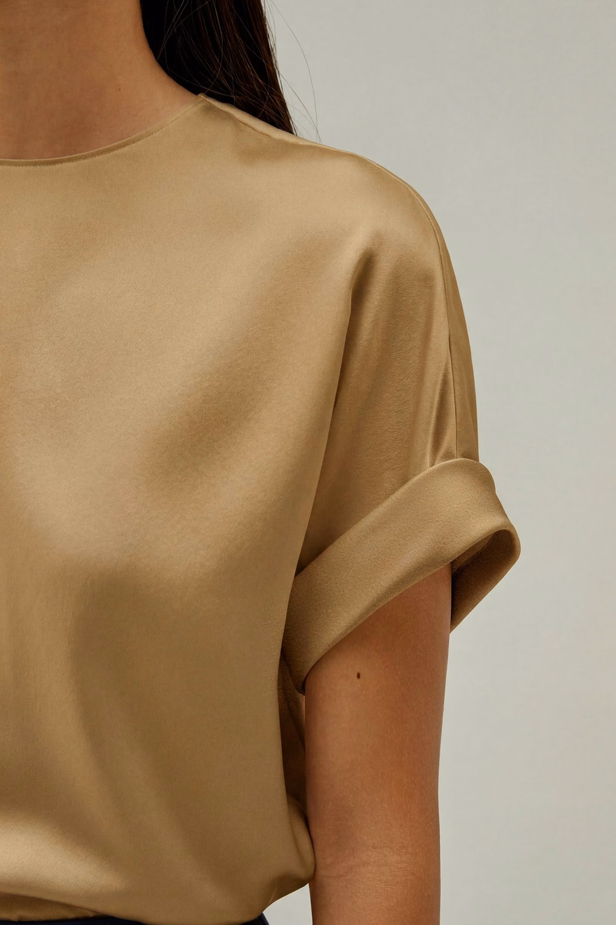 Oblique mouwen ronde hals zijde T-shirt