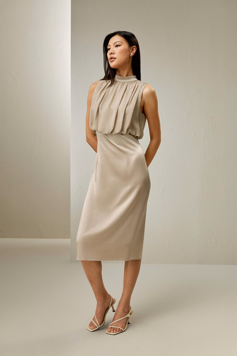 Pleated Sleeveless Midi Zijde Jurk