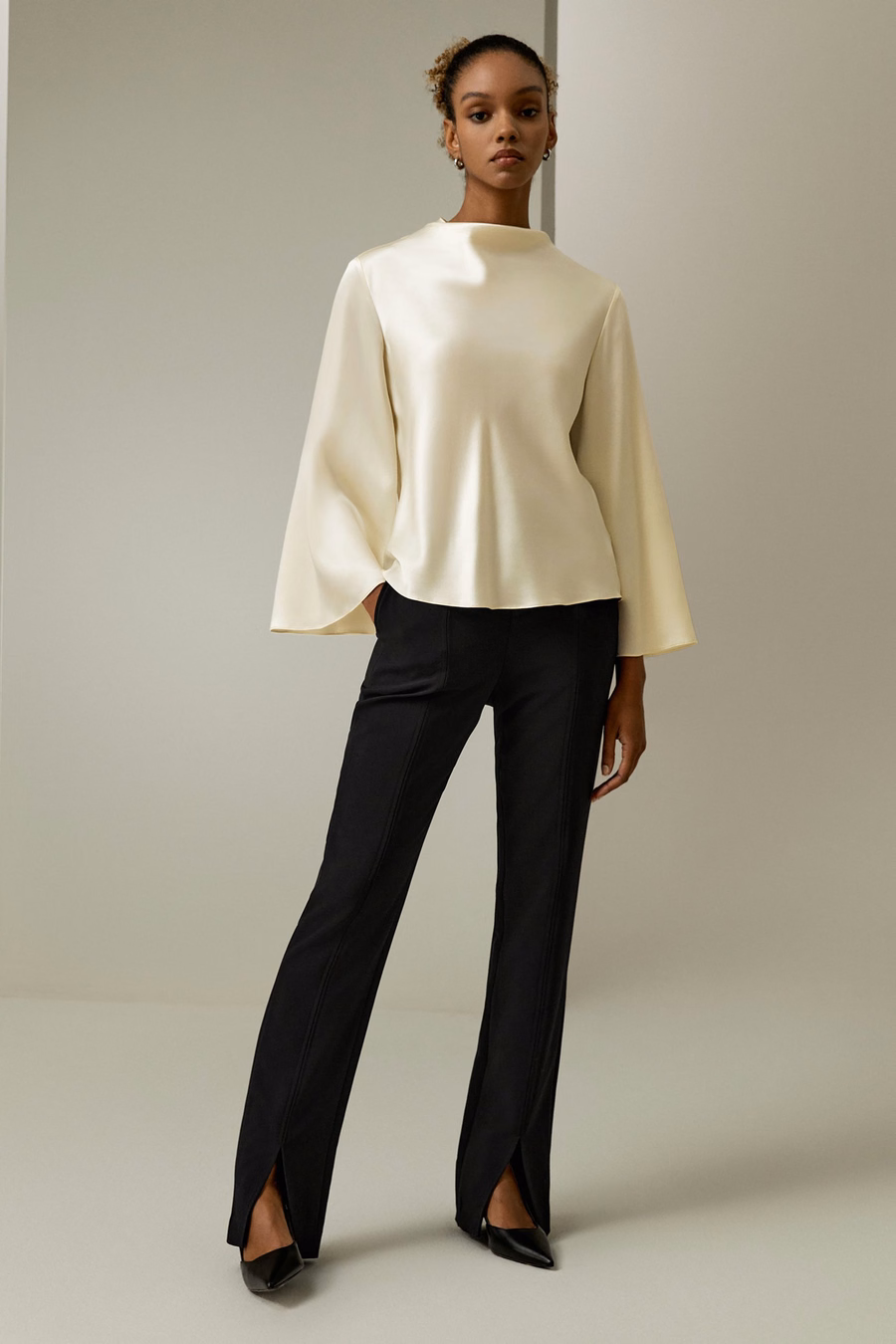 Bell sleeves minimalistische zijden top