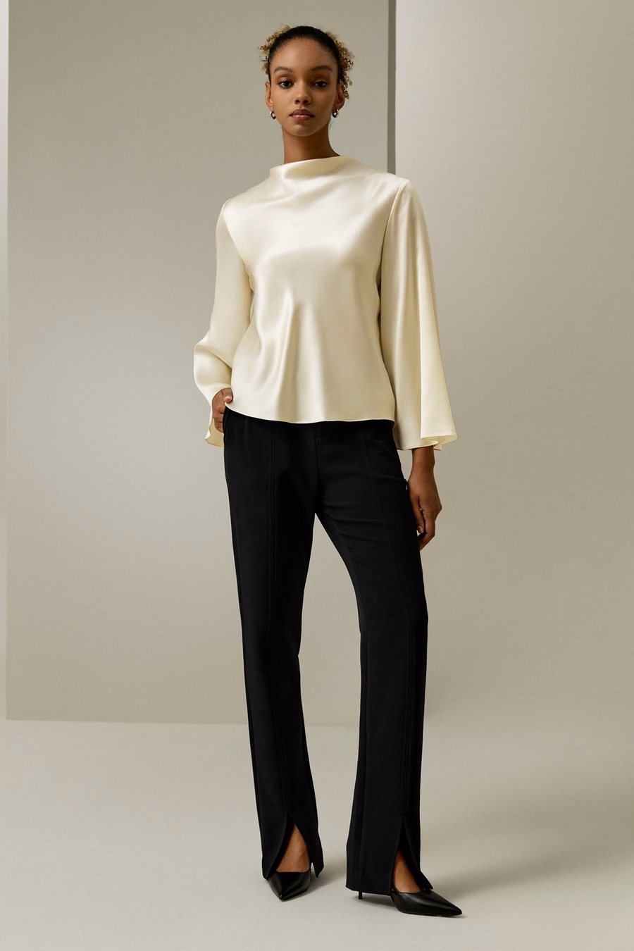Bell sleeves minimalistische zijden top