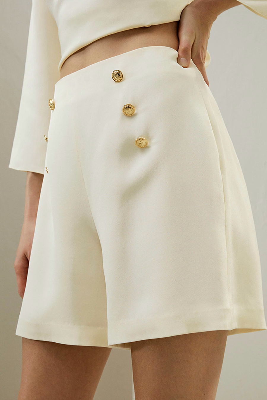 Hoge Taille Shorts Met Knopaccenten