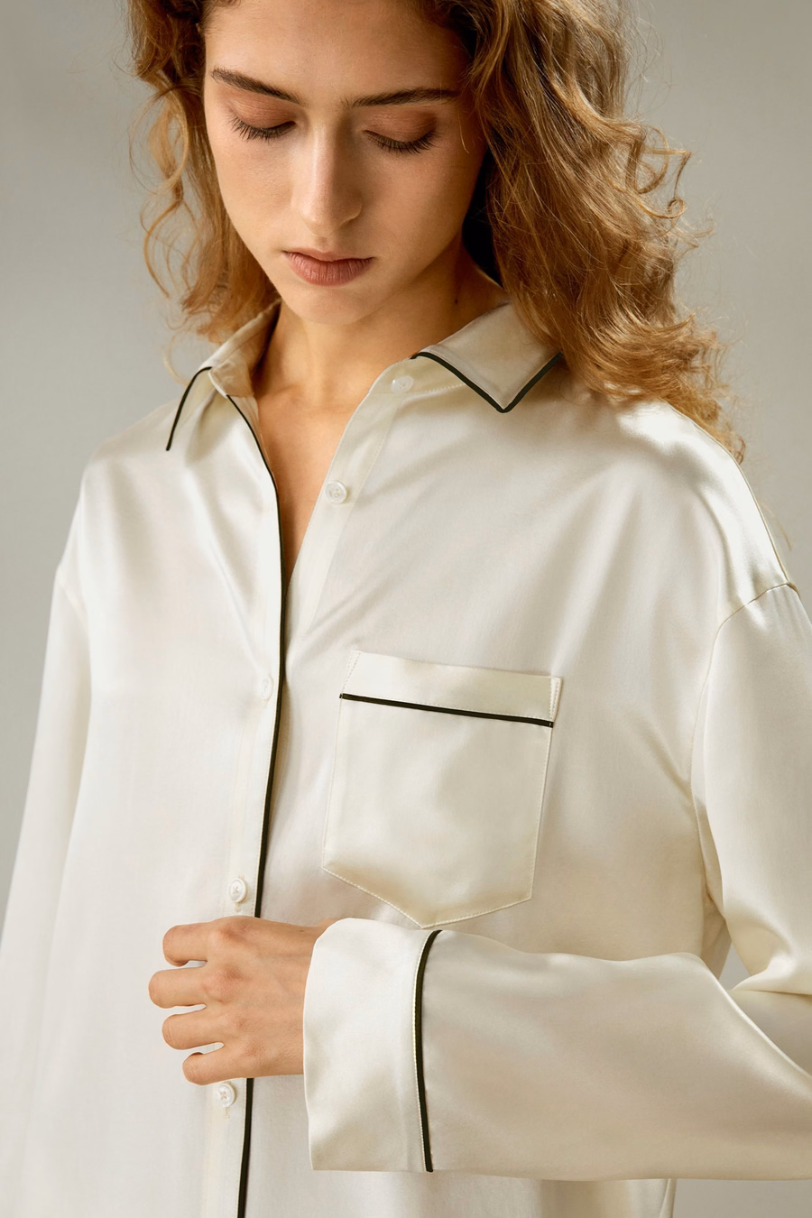 Contrasterende Bies Knop-Up Volledige Lengte Pyjama Set