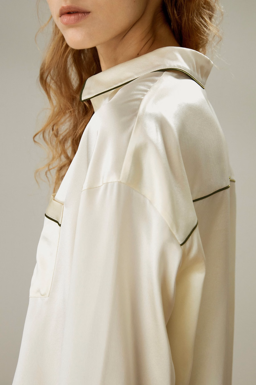 Contrasterende Bies Knop-Up Volledige Lengte Pyjama Set