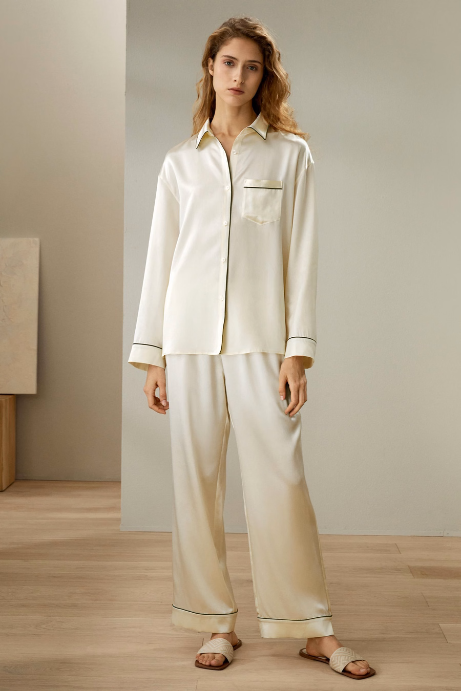 Contrasterende Bies Knop-Up Volledige Lengte Pyjama Set
