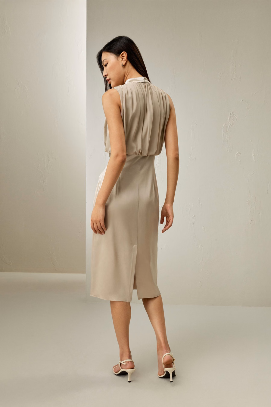 Pleated Sleeveless Midi Zijde Jurk