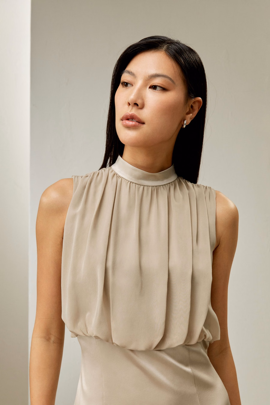 Pleated Sleeveless Midi Zijde Jurk