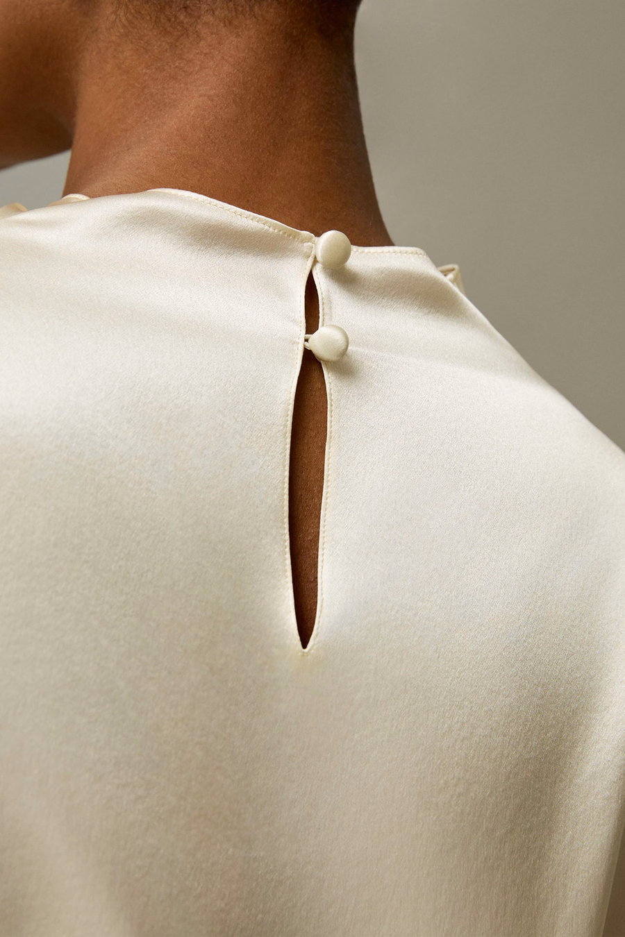 Bell sleeves minimalistische zijden top