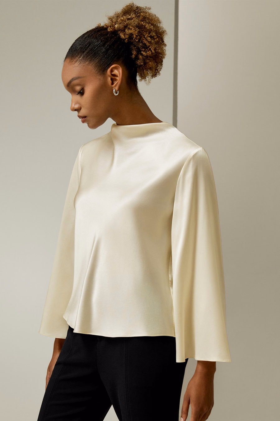 Bell sleeves minimalistische zijden top