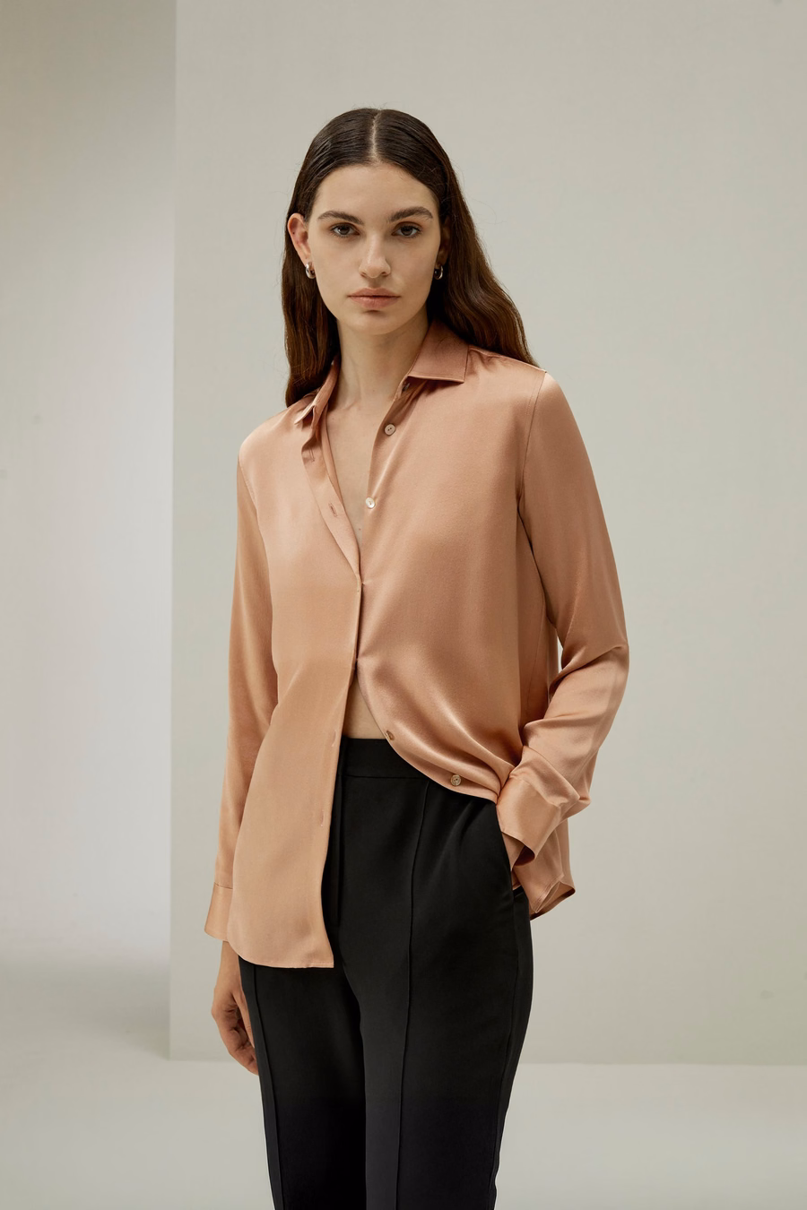 Minimalistische Placket Zijde Blouse met Schelp Knopen