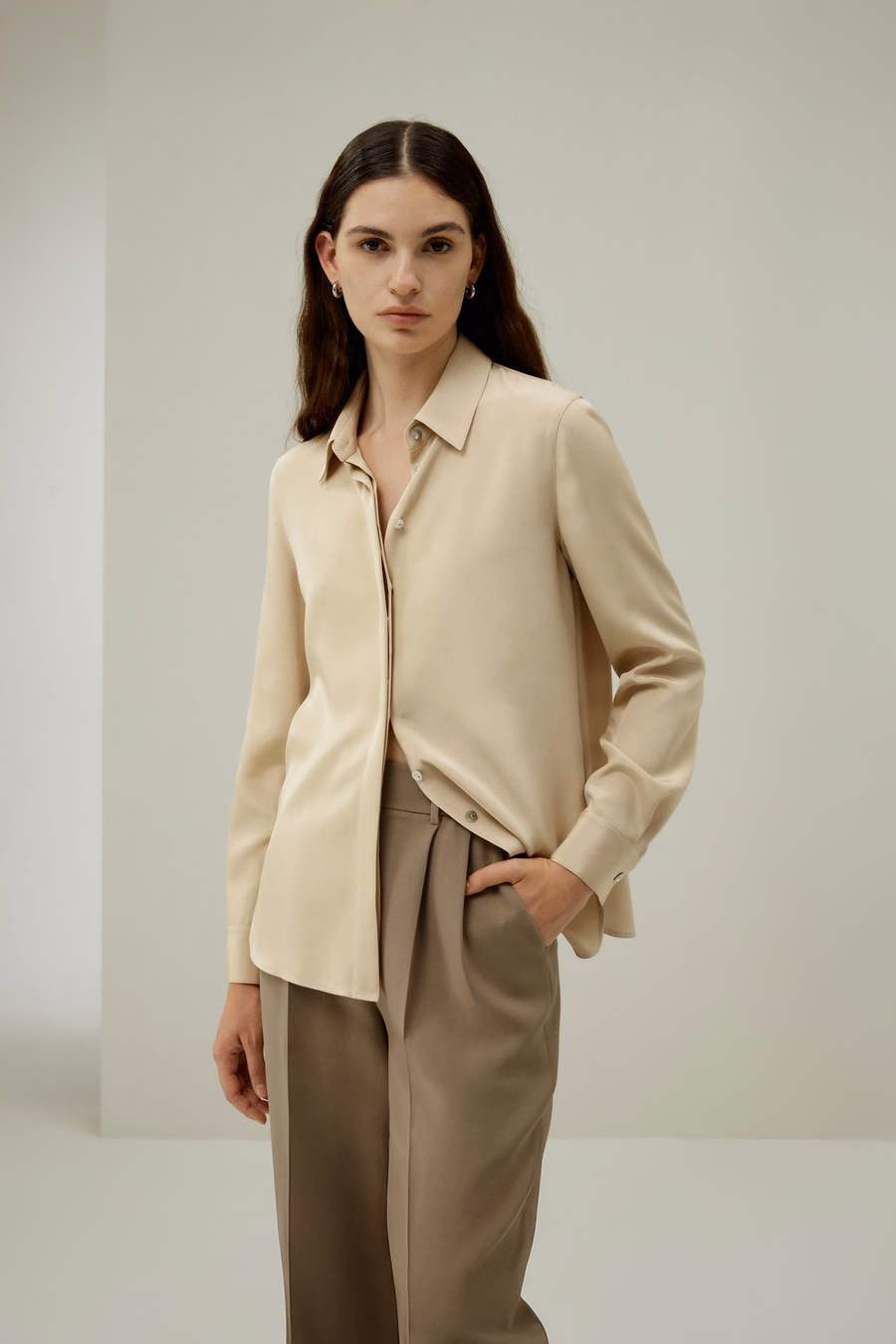 Gracieuze Knop-Up Zijde Blouse