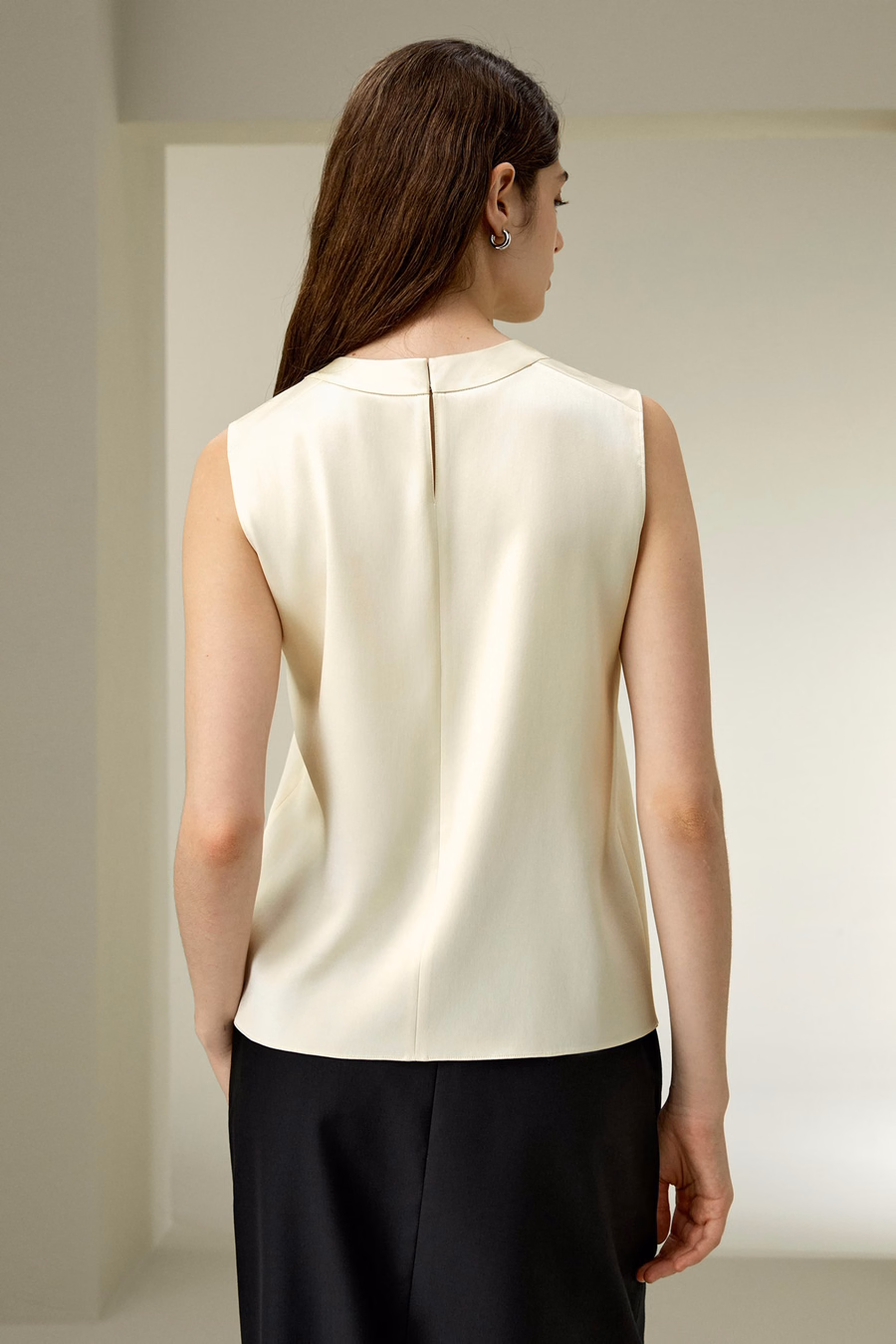 Sleeveless round neck silk top