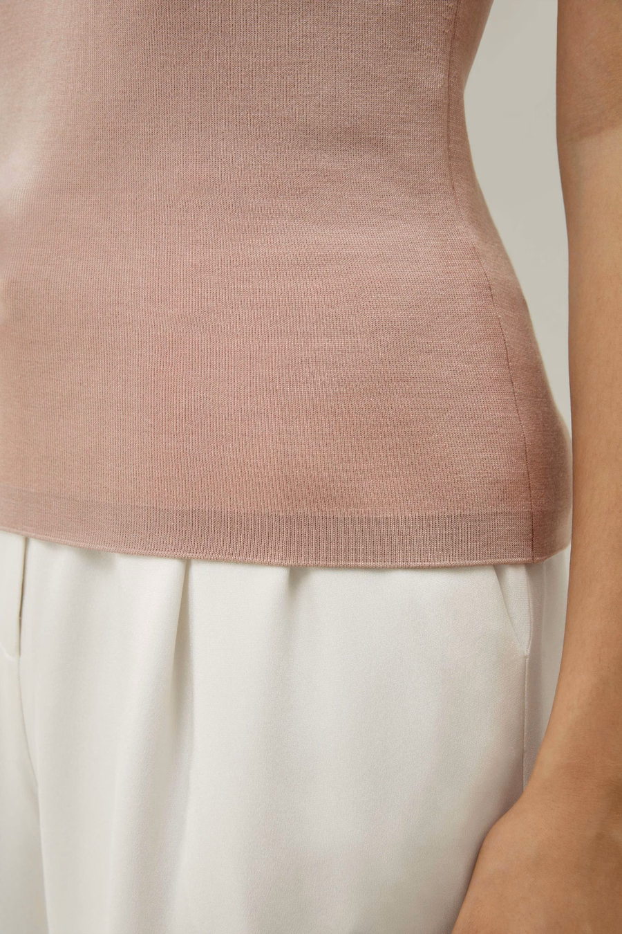 Minimalist Sleeveless Turtleneck Top