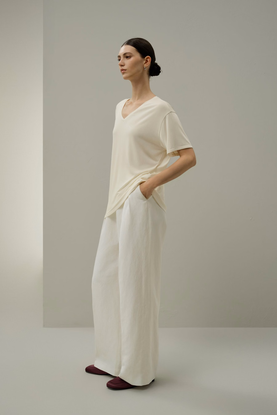 Silk Breeze Jersey Basic V-neck T-shirt