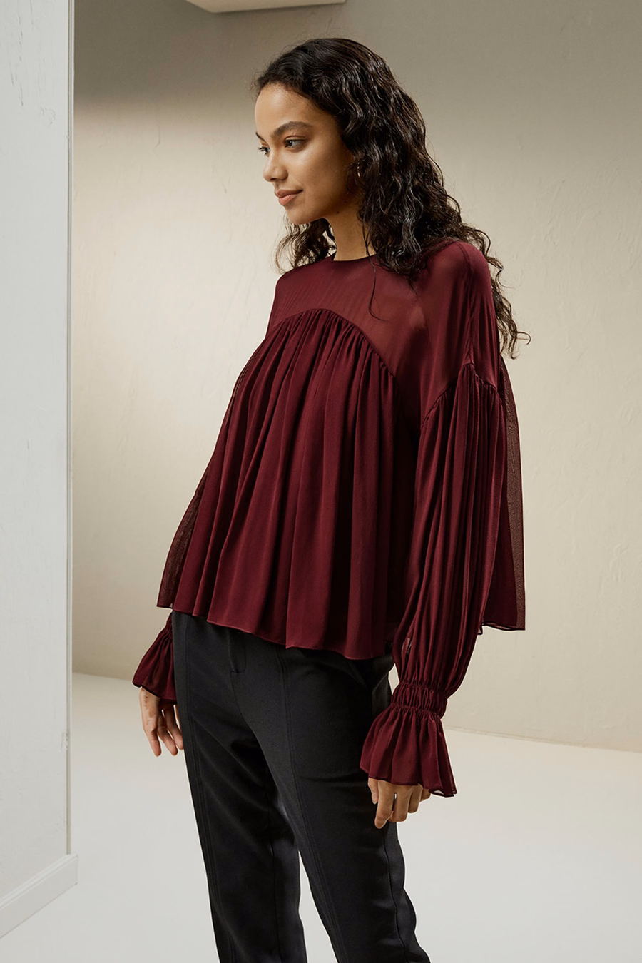 Doorzichtige schouderruffle blouse