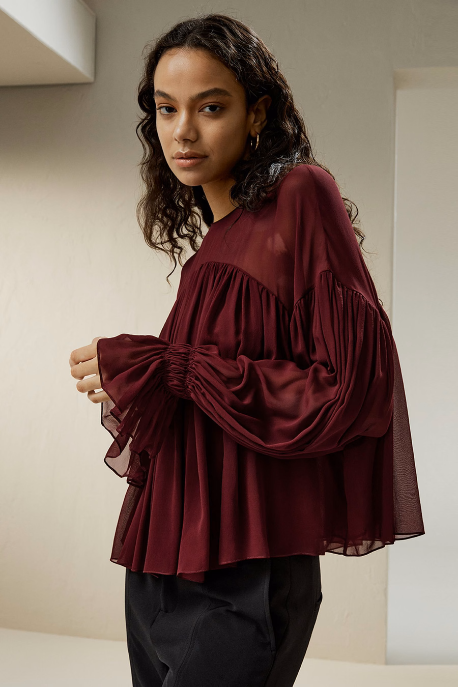 Doorzichtige schouderruffle blouse